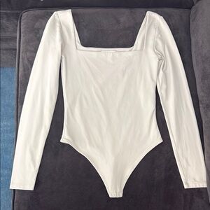 Aritzia Babaton Contour Squareneck Longsleeve Bodysuit in Light Gray